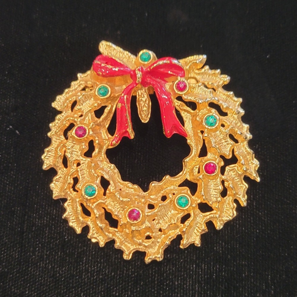 Vintage Gold Tone Red Enamel Bow Gold Tone Wreath Holiday Christmas 1.75" Brooch